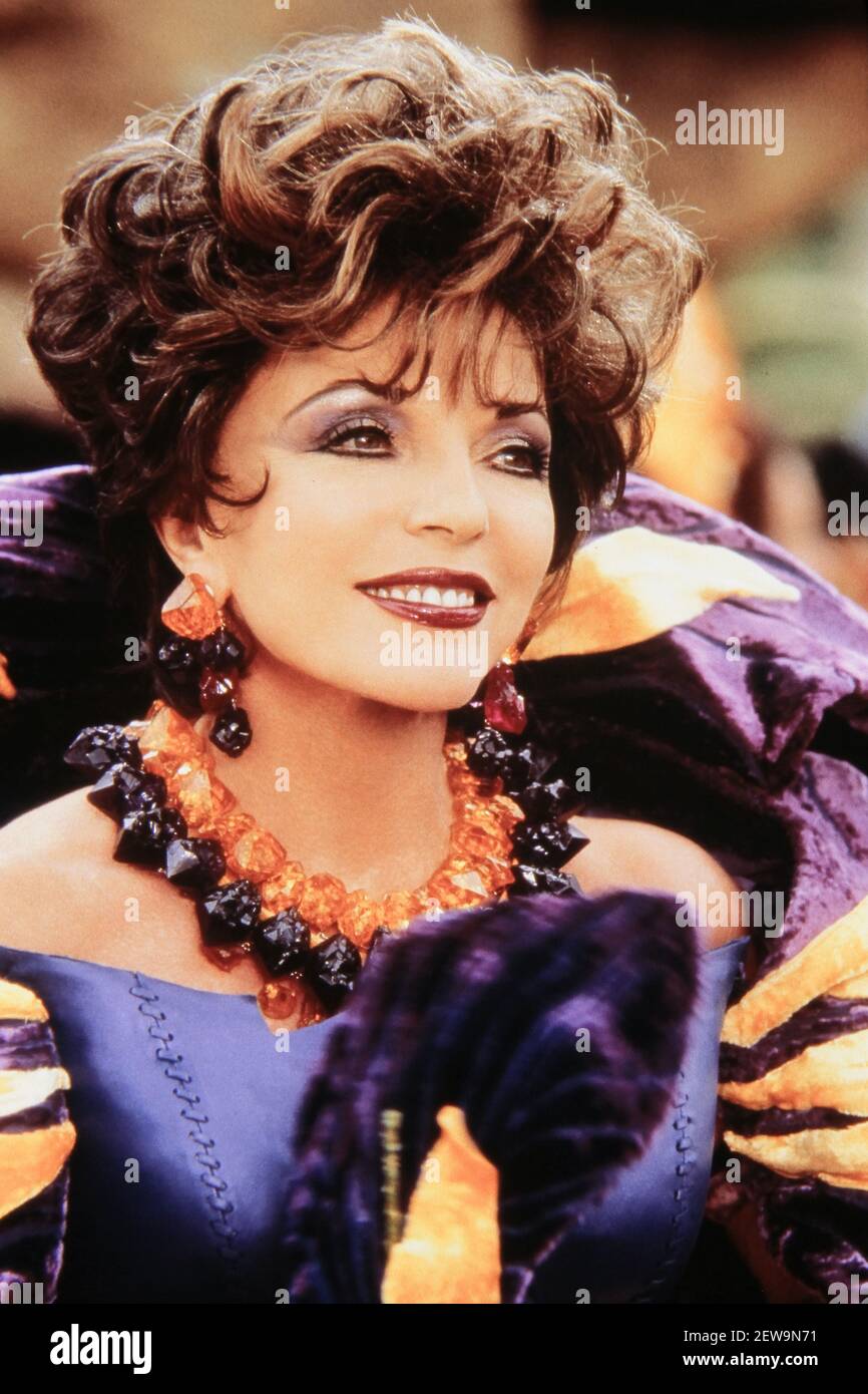 Joan Collins, 'The Flintstones in Viva Rock Vegas' (2000) Universal Pictures . Crédito de la foto: Darren Michaels/Universal Pictures /The Hollywood Archive - referencia del archivo # 34082-676THA Foto de stock