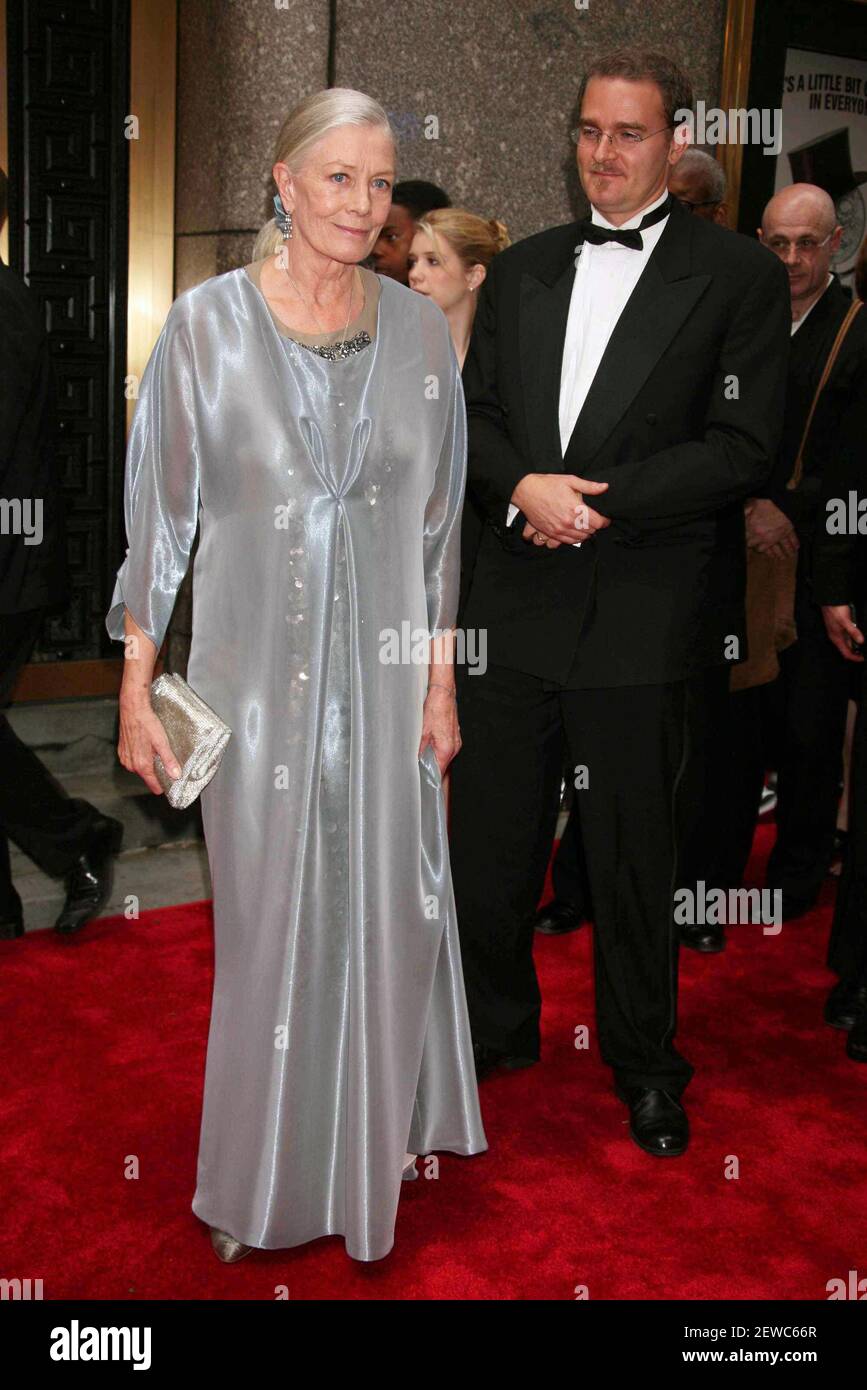 Vanessa Redgrave y su hijo Carlo Nero asisten a los Premios Tony 2007 en Radio City Music Hall en la ciudad de Nueva York el 10 de junio de 2007. Crédito de la foto: Henry McGee/MediaPunch Foto de stock