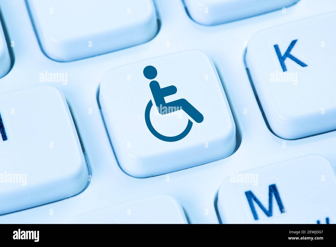 Internet web accesibilidad sitio web en línea computadora personas con discapacidades teclado para discapacitados. Foto de stock