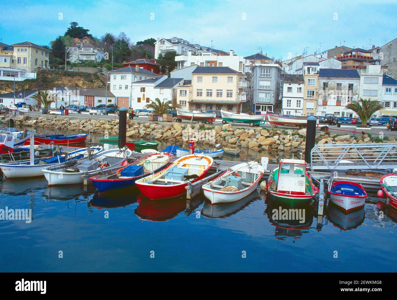 Puerto y visión general. Figueras, Asturias, España Fotografía de stock -  Alamy