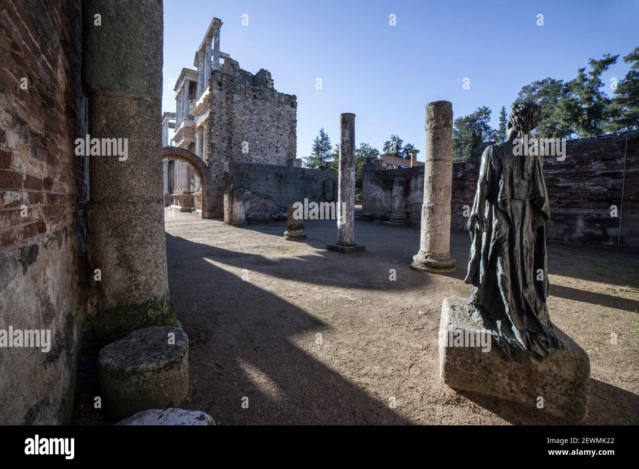 Mérida, España 26 de diciembre de 2020 Estatua de Margarita Xirgu