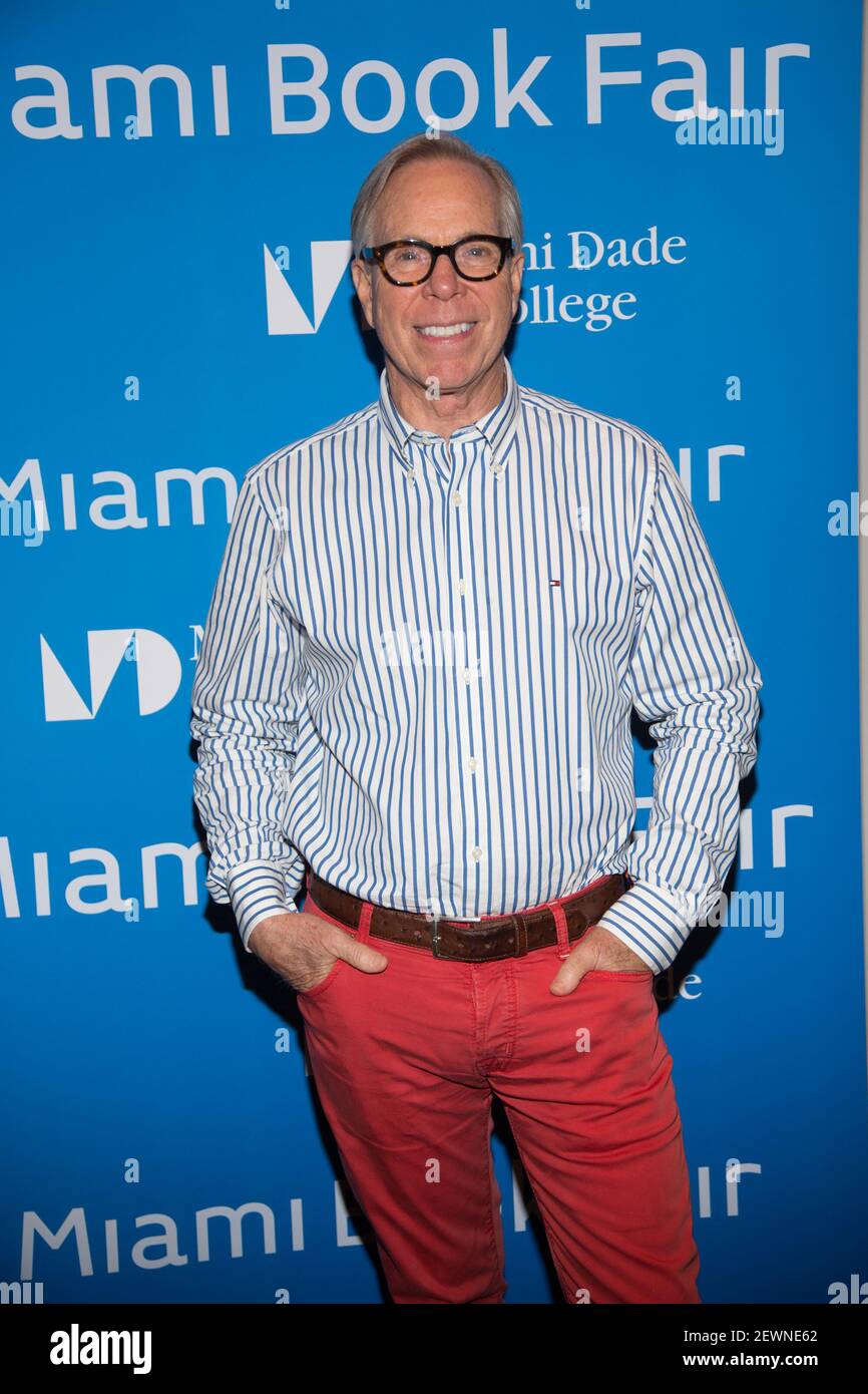Tommy Hilfiger se ve durante la presentación de libros Tommy Hilfiger  American Dreamer: My Live in Fashion & Business en la Feria del Libro de  Miami el 20 de noviembre de 2016