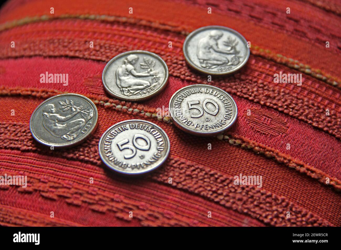 50 Monedas de Pfennig Foto de stock