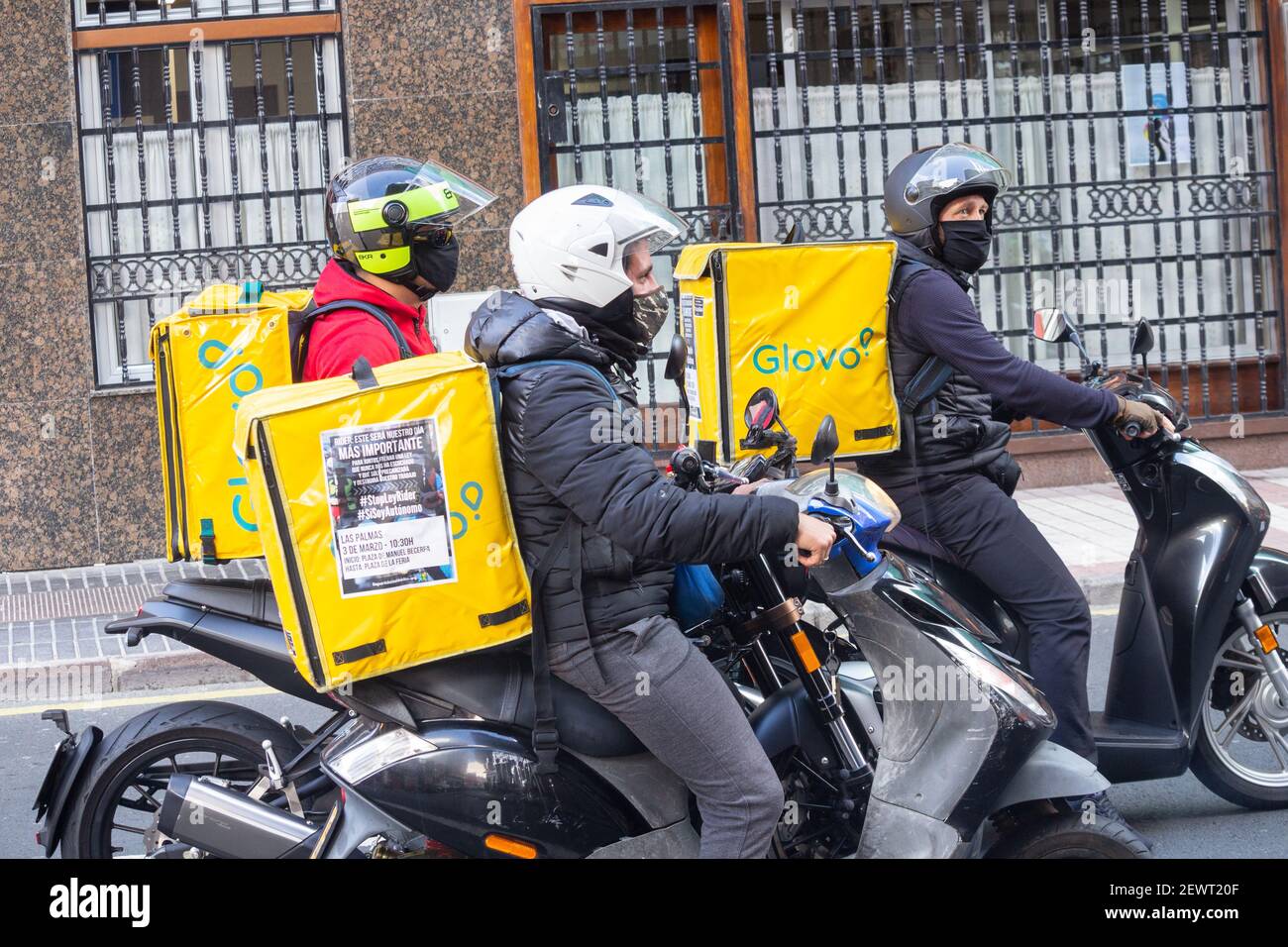 Las Palmas, Gran Canaria, Islas Canarias, España. 3rd de marzo de 2021. Los  viajeros de mensajería protestaron en las Palmas y en muchas otras ciudades  de España contra la legislación ("Ley de