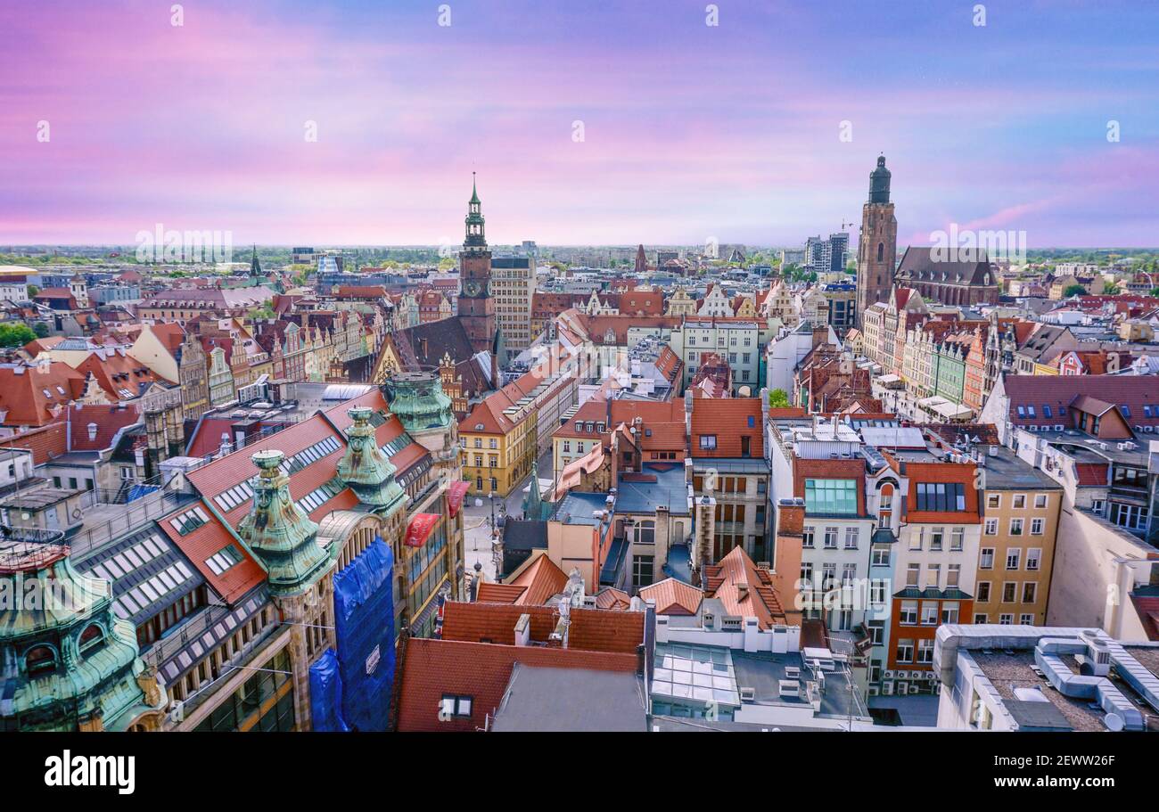 Vista panorámica de la ciudad de Wroclaw y la iglesia de Santa María Magdalena, Wroclaw, Polonia. Foto de stock