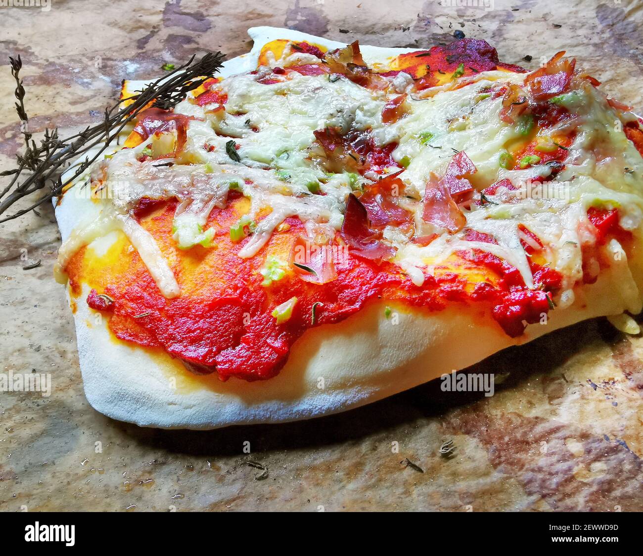 pedazo de pizza italiana hecha a mano Foto de stock