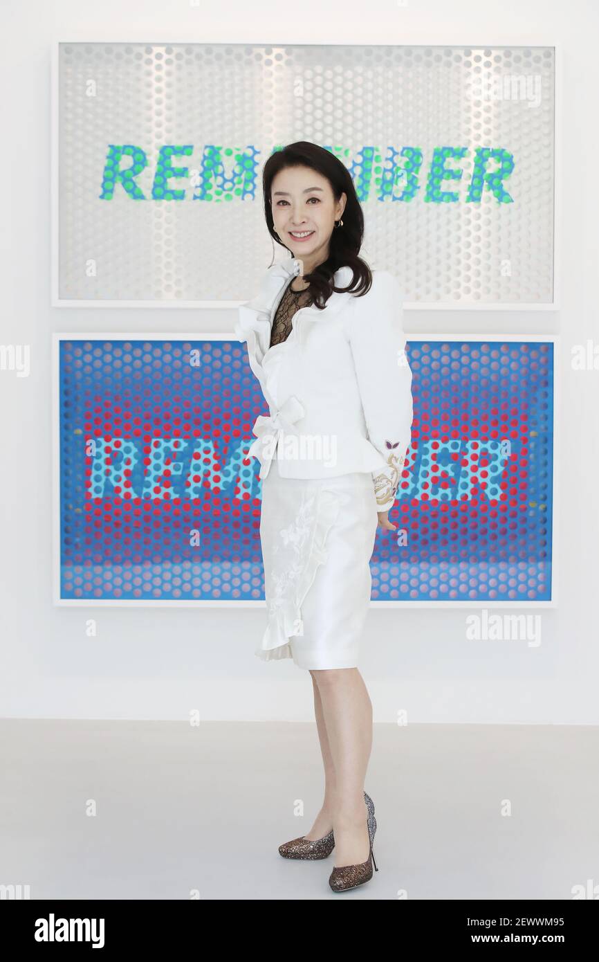 04th de marzo de 2021. S. actriz coreana Kim Bo-yeon actriz surcoreana Kim  Bo-yeon, que protagoniza el drama 'Love (ft. Matrimonio y divorcio),' posan  para una foto antes de una entrevista con