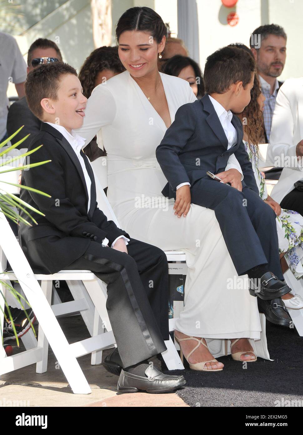 La esposa de VIN Diesel Paloma Jiménez & Kids en la ceremonia de mano y  pies Vin Diesel celebrada en el TCL Chinese Theatre IMAX en Hollywood, CA  el miércoles, 1 de