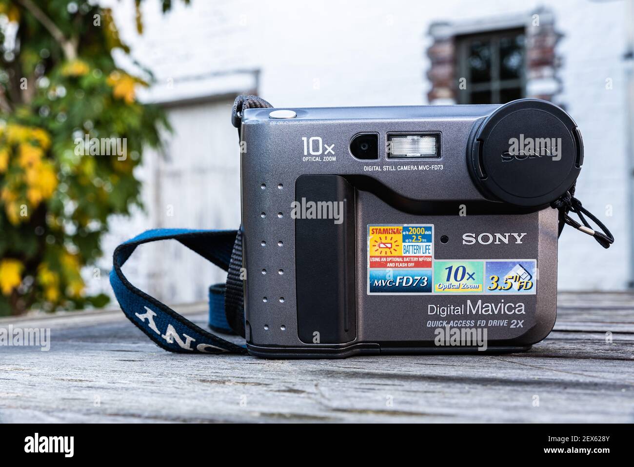 Old sony digital camera fotografías e imágenes de alta resolución - Alamy