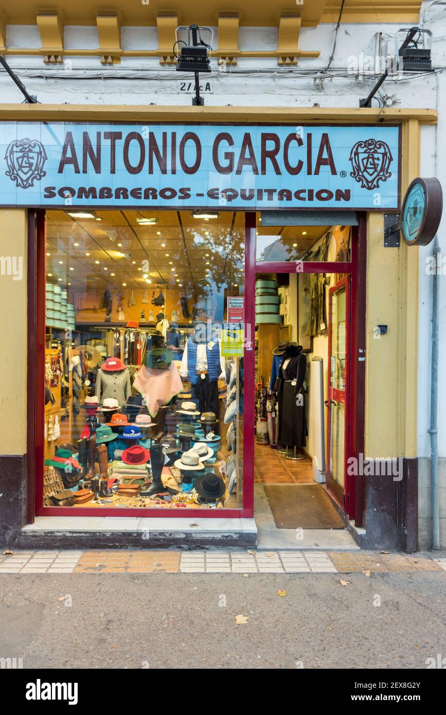 La tienda de sombreros Antonio García Sombrero en Sevilla España Fotografía  de stock - Alamy