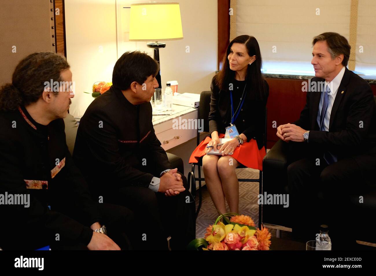 El Secretario de Estado Adjunto Antony "Tony" Blinken se reúne con el Ministro de Asuntos Exteriores de Bolivia David Choquehuanca en el margen del período ordinario de sesiones de 70th de la Asamblea General de la ONU en Nueva York, Nueva York, el 28 de septiembre de 2015. (Foto por Departamento de Estado) *** por favor use crédito del campo de crédito *** Foto de stock
