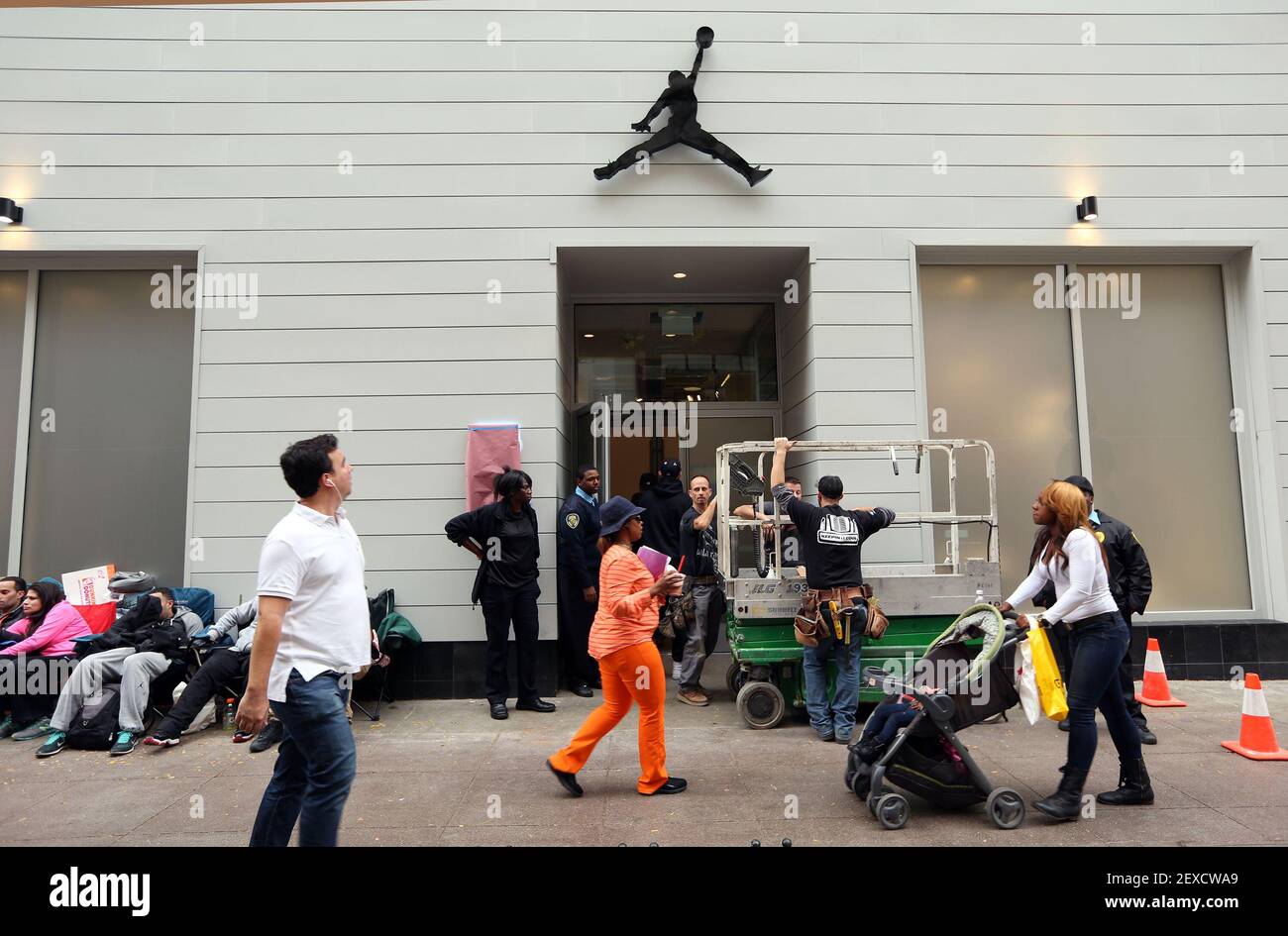 La nueva tienda Jordan de Nike en 32 S. State St. En Chicago es renovada  por su gran inauguración. (Foto de Phil Velásquez/Chicago Tribune/TNS) ***  por favor use crédito del campo de
