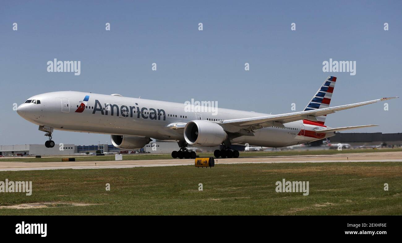 Un manipulador de equipaje que trabajaba en un vuelo de American Airlines  en el Aeropuerto Internacional de Kansas City mientras estaba supuestamente  ebrio el sábado se quedó dormido en la bodega de
