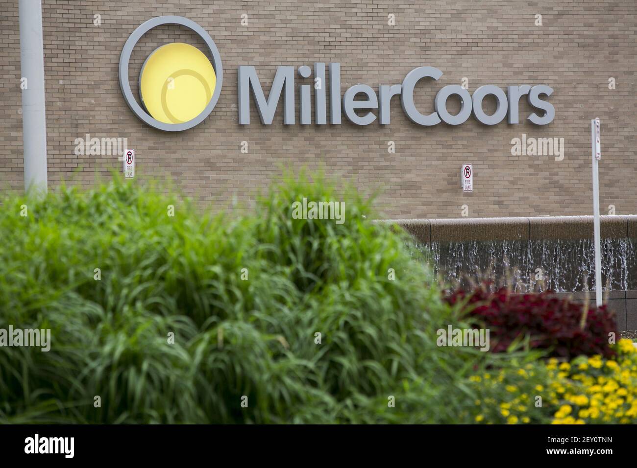 La cervecería MillerCoors en Milwaukee, Wisconsin el 12 de agosto de 2014. MillerCoors es una empresa conjunta entre SABMiller, la empresa matriz de Miller Brewing Company y Molson Coors Brewing Company. Crédito de la foto: Kristoffer Tripplaar/ Sipa USA Foto de stock