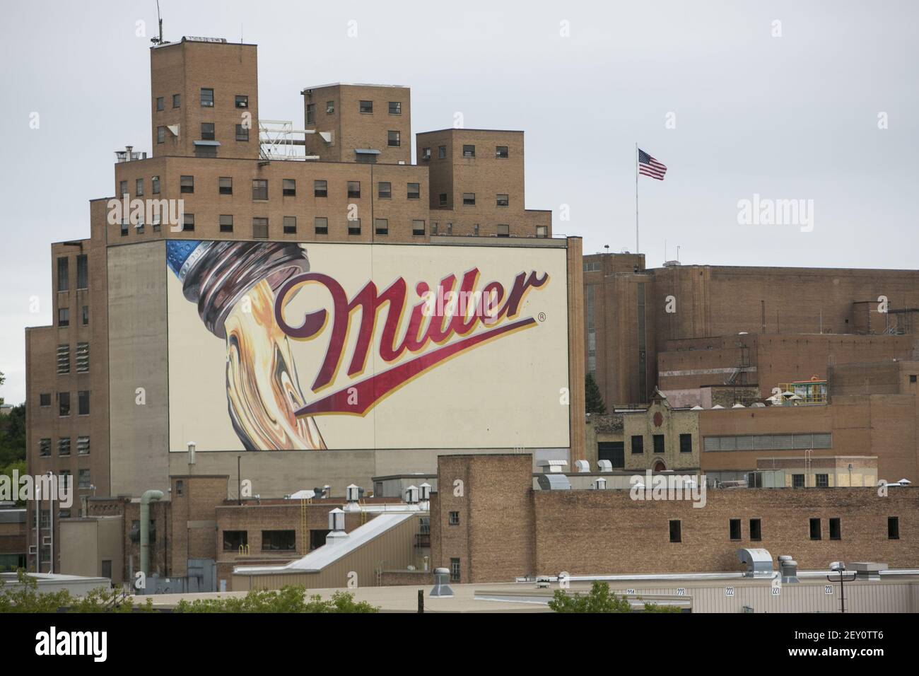 La cervecería MillerCoors en Milwaukee, Wisconsin el 12 de agosto de 2014. MillerCoors es una empresa conjunta entre SABMiller, la empresa matriz de Miller Brewing Company y Molson Coors Brewing Company. Crédito de la foto: Kristoffer Tripplaar/ Sipa USA Foto de stock