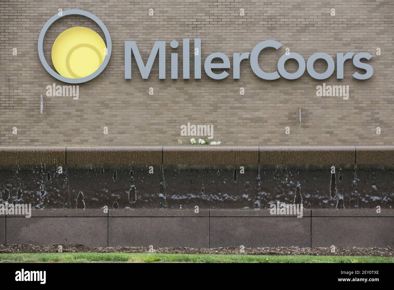 La cervecería MillerCoors en Milwaukee, Wisconsin el 12 de agosto de 2014. MillerCoors es una empresa conjunta entre SABMiller, la empresa matriz de Miller Brewing Company y Molson Coors Brewing Company. Crédito de la foto: Kristoffer Tripplaar/ Sipa USA Foto de stock