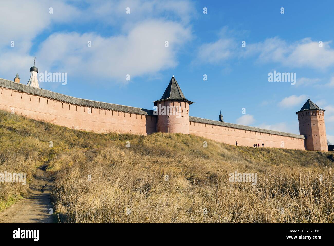 Wall St. Euthymius monasterio en Suzdal, fundada en 1350. Anillo de Oro de Rusia viajan Foto de stock