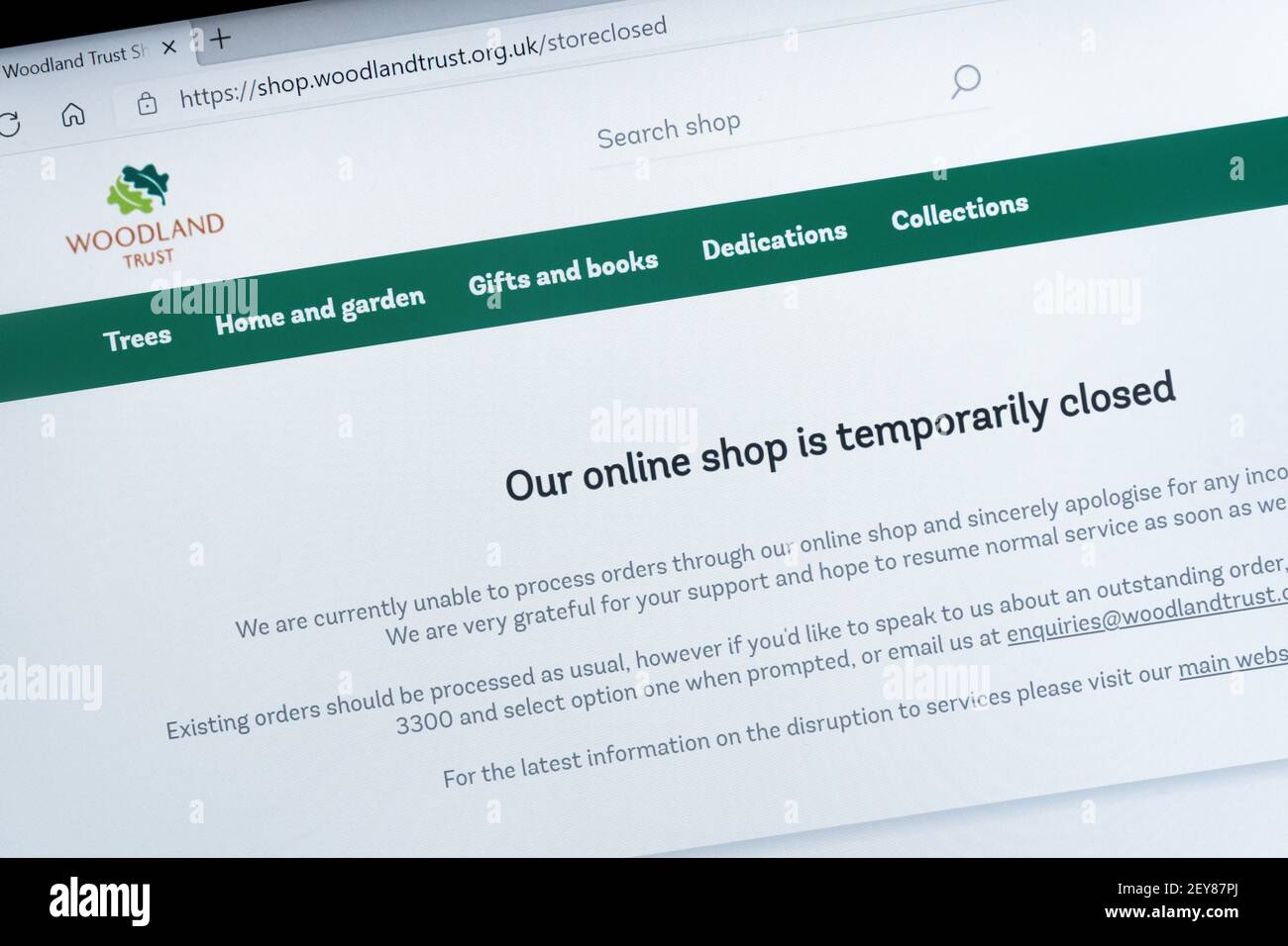Sitio web de Woodland Trust después de un gran ataque cibernético con el mensaje de que su tienda en línea está temporalmente cerrada, 2021, Reino Unido Foto de stock