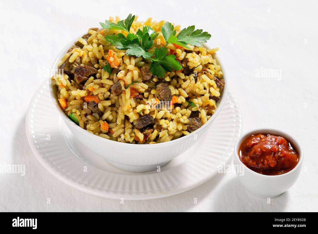 Plov, pilaf o pilau, un plato de arroz de Asia Central hecho con arroz