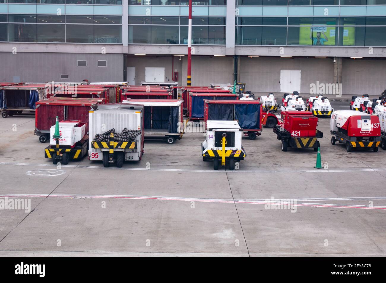 Push Back To Runway Fotos e Imágenes de stock - Alamy