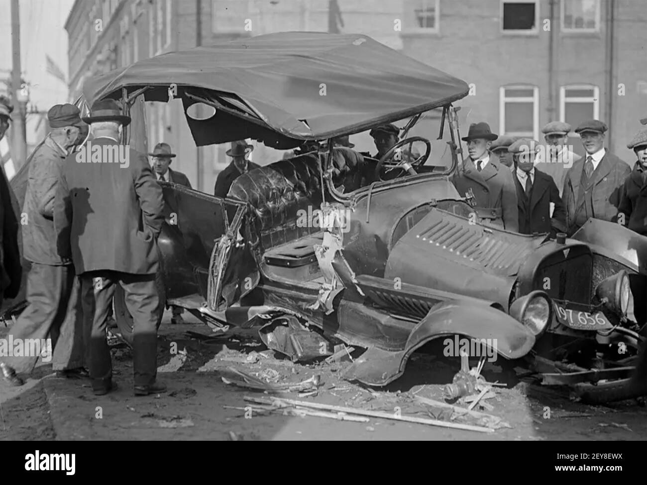 ACCIDENTE DE COCHE EN BOSTON, EE.UU., EN 1931. Foto: Leslie Jones, cortesía de la Biblioteca Pública de Boston. Foto de stock