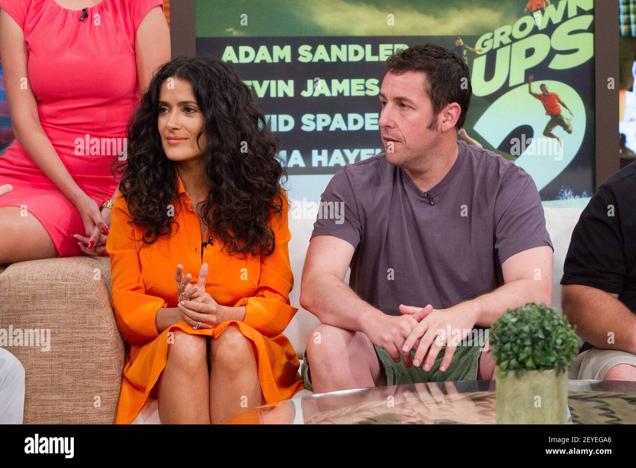 Salma Hayek y Adam Sandler del reparto 'Grown UPS 2' aparecen en 'Dispierta  America' de Univision para promover la película en la sede de Univision el  8 de julio de 2013 en