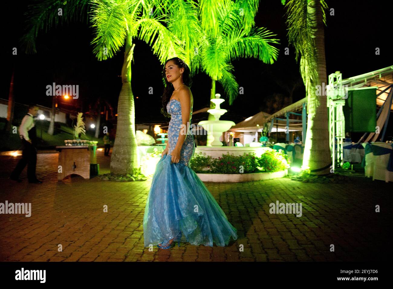 Medellín, Colombia - Ashly Carvajal, de 15 años de edad, celebrando su  quinceañera, a veces llamada fiesta de membrillo aÃ os, fiesta de quinceÃ± era, membrillo aÃ os o simplemente membrillo, Es la