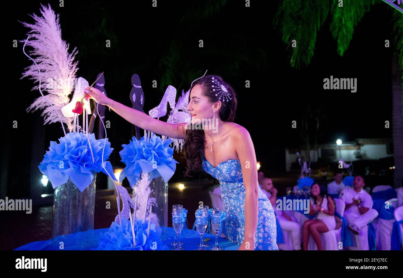 Medellín, Colombia - Ashly Carvajal, de 15 años de edad, celebrando su  quinceañera, a veces llamada fiesta de membrillo aÃ os, fiesta de quinceÃ± era, membrillo aÃ os o simplemente membrillo, Es la
