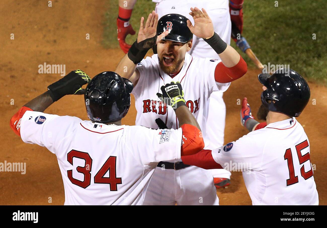 Jacoby Ellsbury de los Medias Rojas de Boston celebra con los