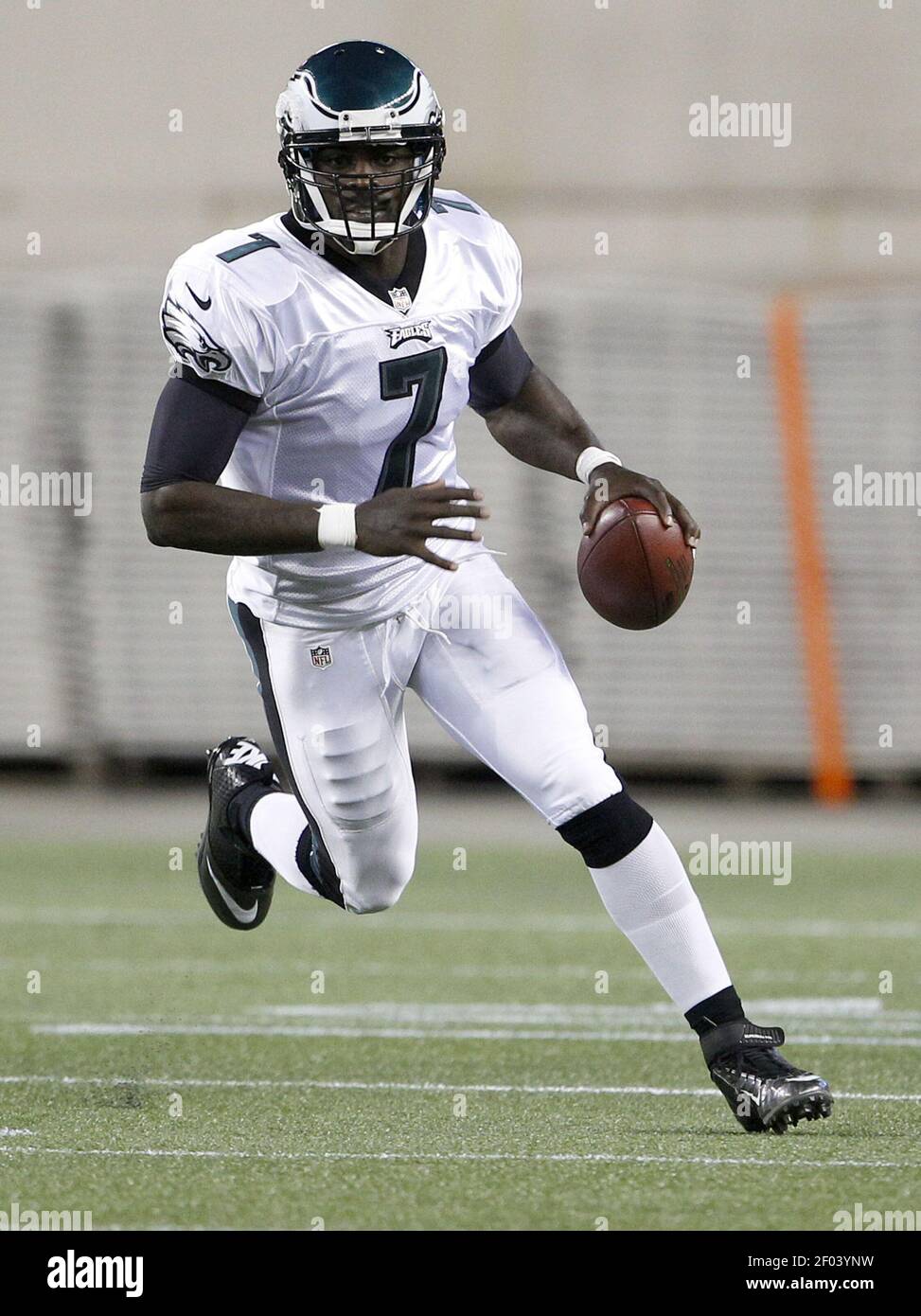 The Philadelphia Eagles' Michael Vick (7) runs for a first down as the New  York Jets' Howard Green, left, and Kenwin Cummings, right, chase during  first quarter action at Giants Stadium in