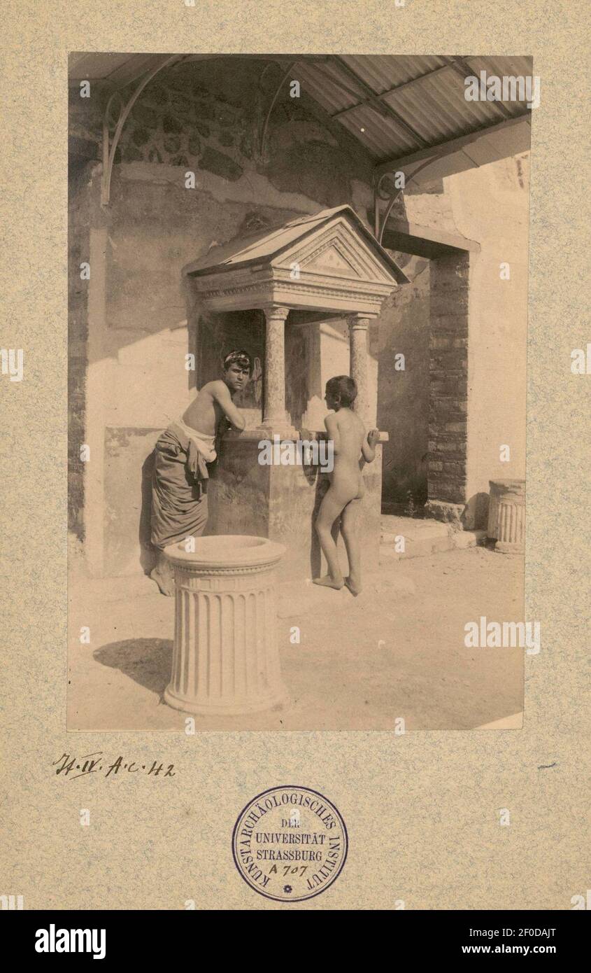 Pluschow, Wilhelm von (1852-1930) - Larario a Pompei. Foto de stock