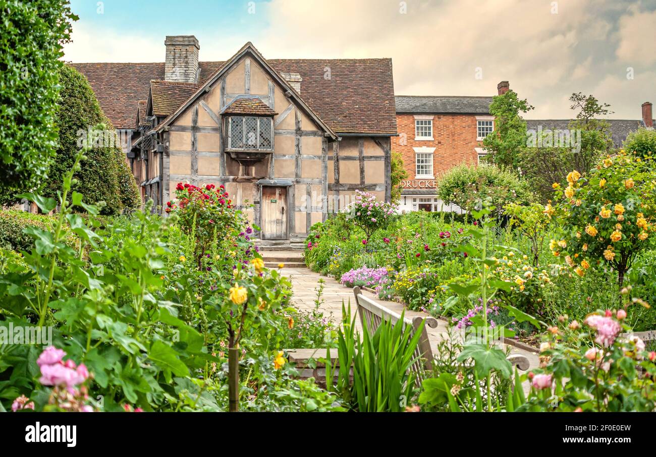 El jardín, lugar de nacimiento de Shakespeare, donde nació en 1564, en Stratford-upon-Avon, Inglaterra Foto de stock
