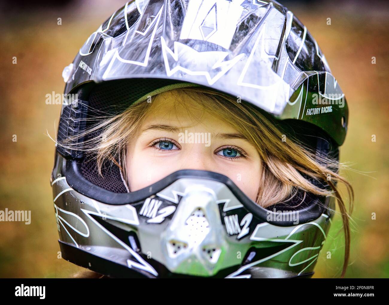 Niña de campo con ojos azules fotografías e imágenes de alta resolución -  Página 4 - Alamy