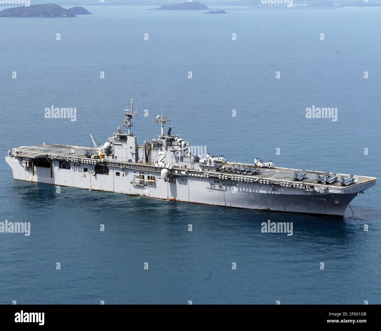 8 de mayo de 2008 - Golfo de Tailandia - el buque de asalto anfibio USS Essex (LHD 2) anclado en el Golfo de Tailandia. Essex es el buque principal del único grupo de huelga expedicionaria de Estados Unidos desplegado y participa en Cobra Gold 08, un ejercicio militar conjunto patrocinado por Estados Unidos y Tailandia diseñado para mejorar la interoperabilidad entre las fuerzas conjuntas de Estados Unidos y las fuerzas combinadas de Tailandia, Singapur, Militares japoneses e indonesios. Crédito de la foto: Ty Swartz/U.S. Navy/Sipa Press/0805082213 Foto de stock