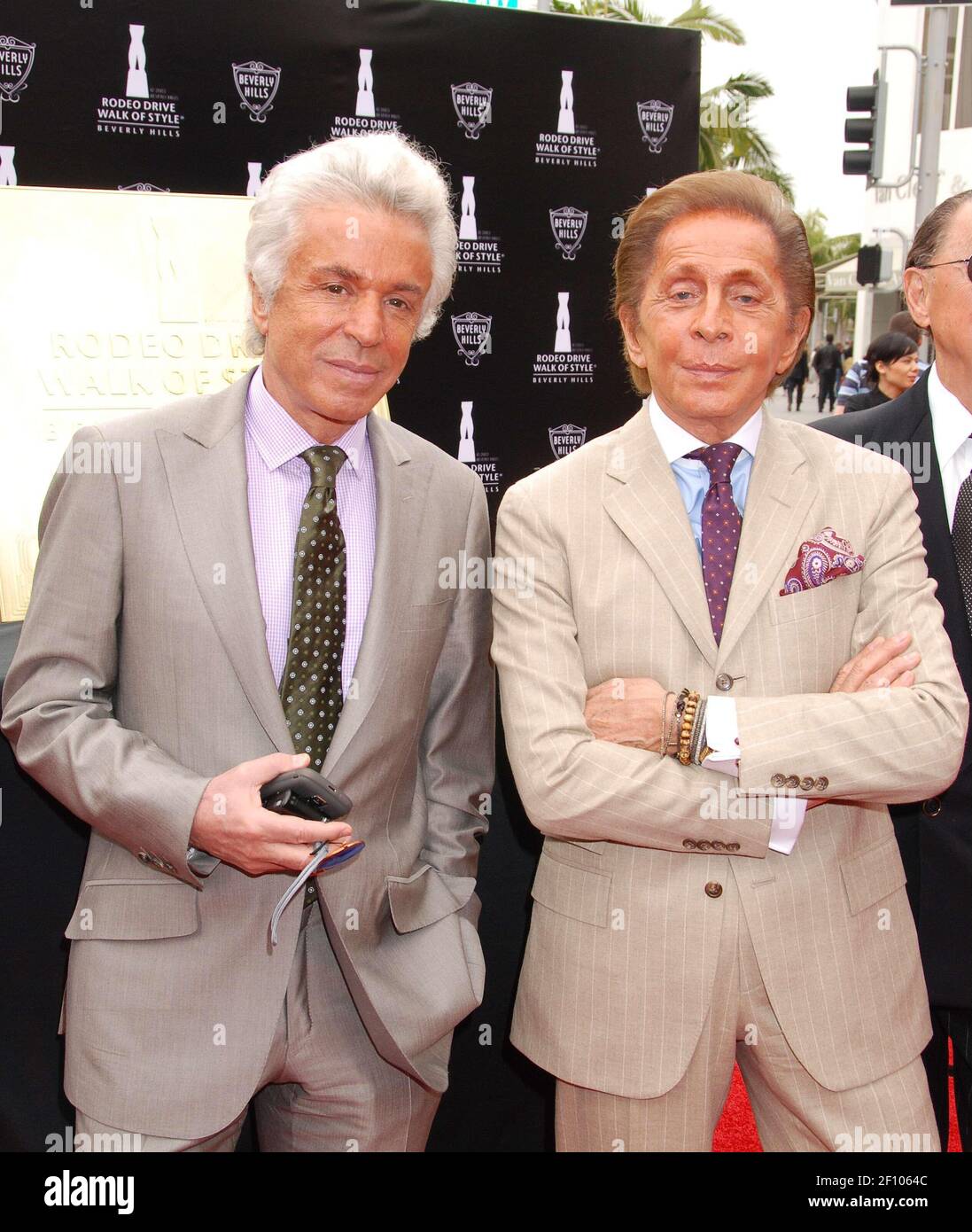 Giancarlo Giammetti y Valentino. 2 de abril de 2009, Beverly Hills, CA.  Rodeo Drive Caminata de estilo ceremonia de inducción para Valentino en  Beverly Hills. Crédito de la foto: Giulio Marcocchi/Sipa  Press./ValentinoRodeo