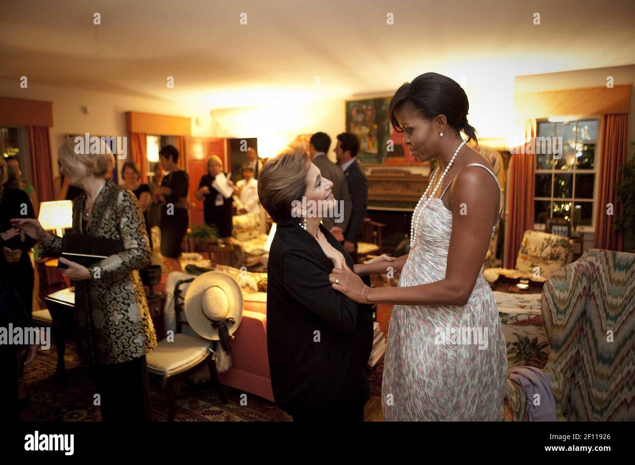24 de septiembre de 2009 - Pittsburgh, Pensilvania - la primera Dama Michelle Obama co-organiza una cena en la casa de Teresa Heinz para los cónyuges de los G20 líderes en Pittsburgh, jueves, 24 de septiembre de 2009. Crédito de la Foto: Lawrence Jackson/Casa Blanca/Sipa Press/0909251731 Foto de stock