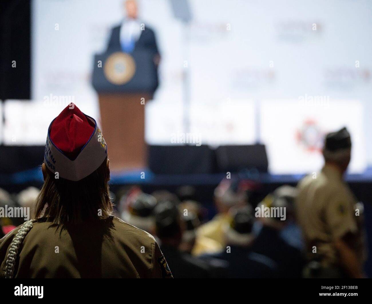 El presidente Donald Trump hace comentarios en la conferencia nacional de Veteranos de las guerras extranjeras en Kansas City, Missouri, el 24 2018 de julio. Foto de stock