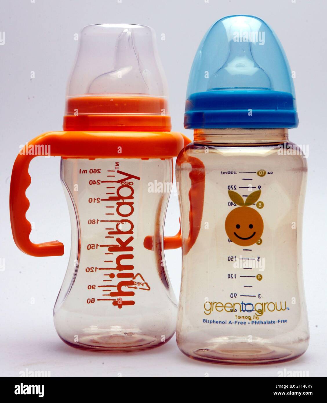 Los padres y las tiendas son productos para bebés que contienen la  sustancia química bisfenol-A, o BPA para productos alternativos como estos  biberones hechos de poliestireno etílico. (Foto de Rich Sugg/Kansas City