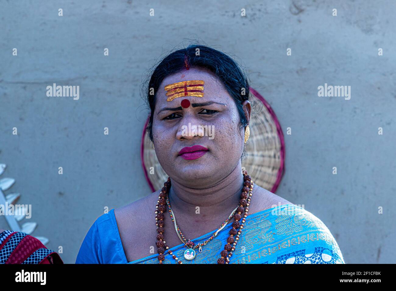 retrato de transgénero en kumbh mela.kumbh es la congregación más grande de la tierra. Foto de stock