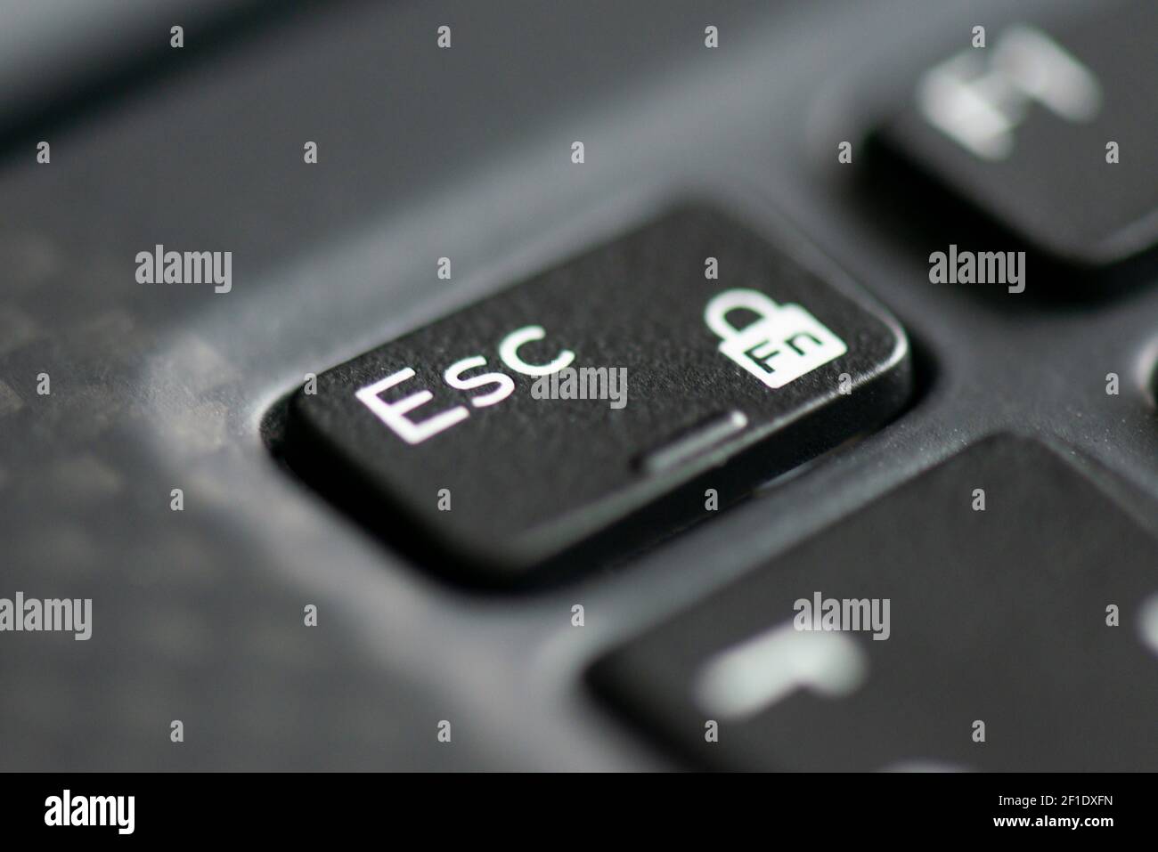 lila oficial edificio Tecla Escape y bloqueo de función en el teclado de un ordenador portátil Fotografía de stock - Alamy lila oficial edificio Tecla Escape y bloqueo de función en el teclado de un ordenador portátil Fotografía de stock - Alamy