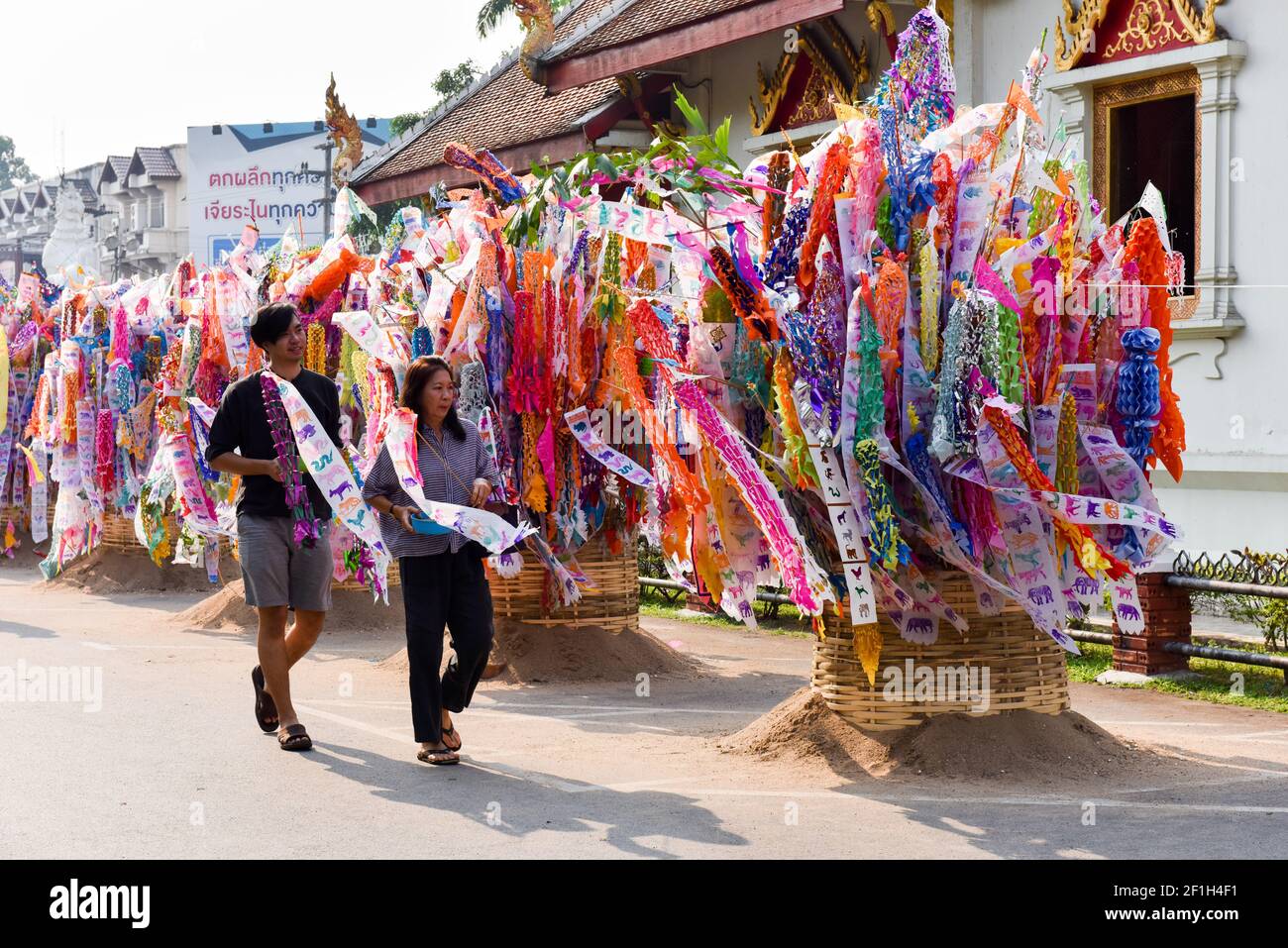 Songkran celebraciones en el templo Wat Phra Singh, Chiang Mai, Tailandia Foto de stock