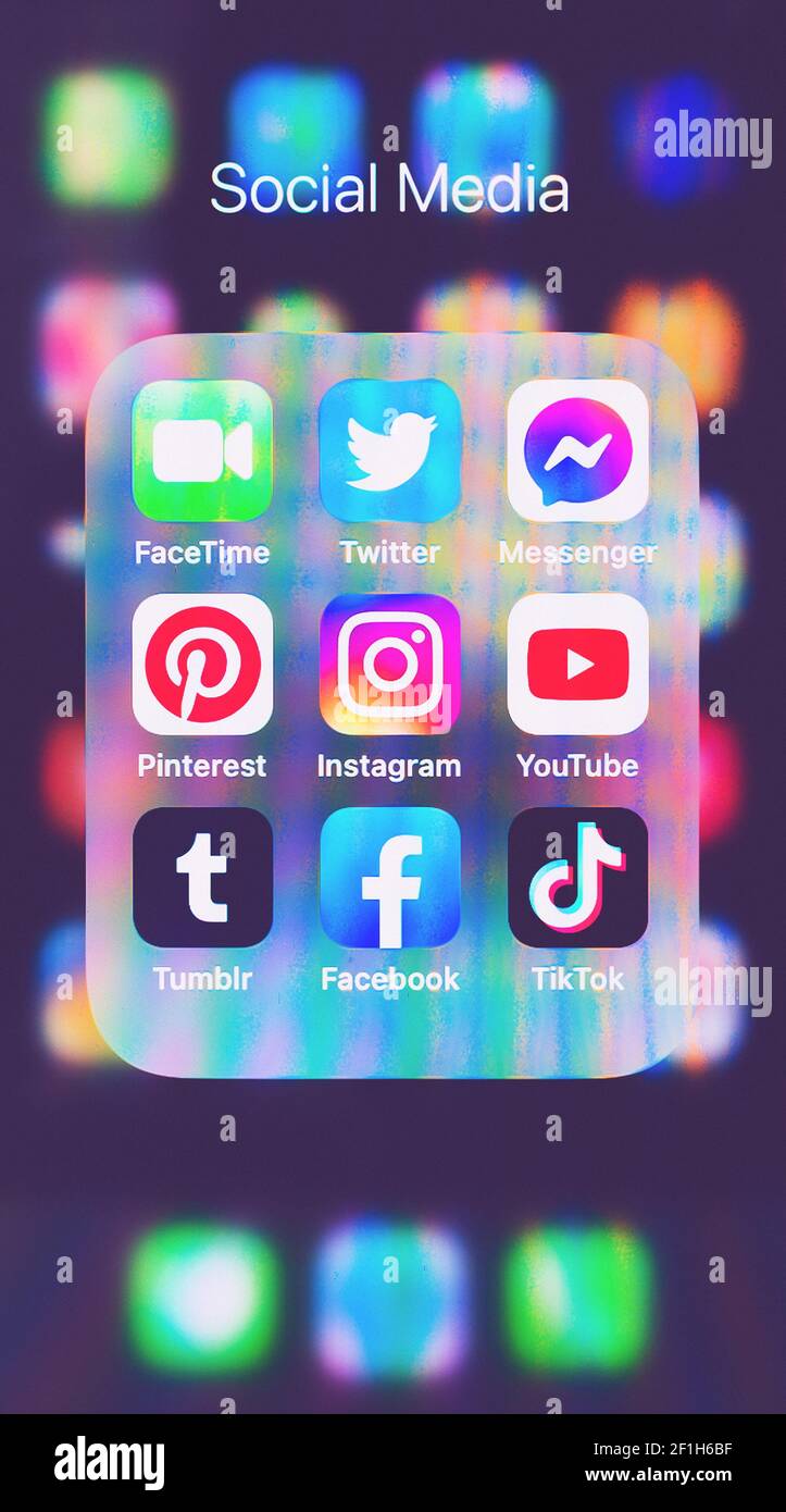 Social media icons smartphone screen fotografías e imágenes de alta  resolución - Alamy