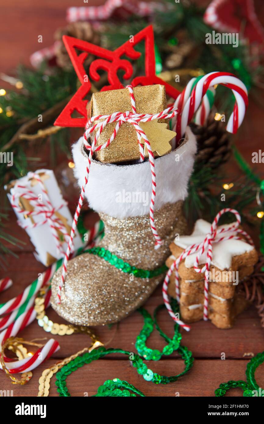 Bota pequeña para Santa Claus / Navidad Fotografía de stock - Alamy