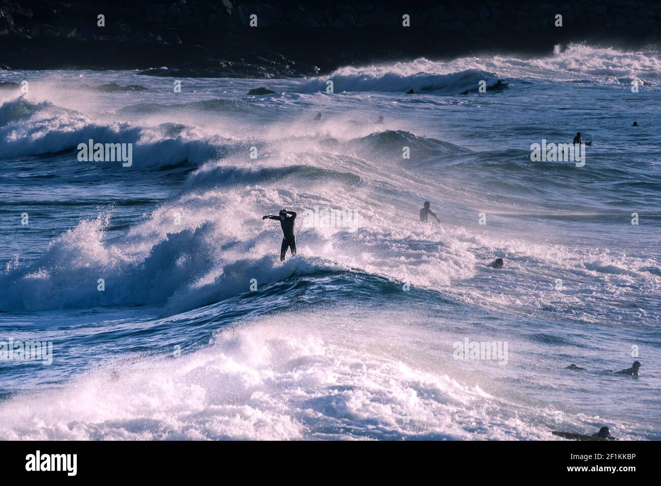 Espectaculares condiciones de surf en la bahía de Fistral en Newquay en Cornwall. Foto de stock