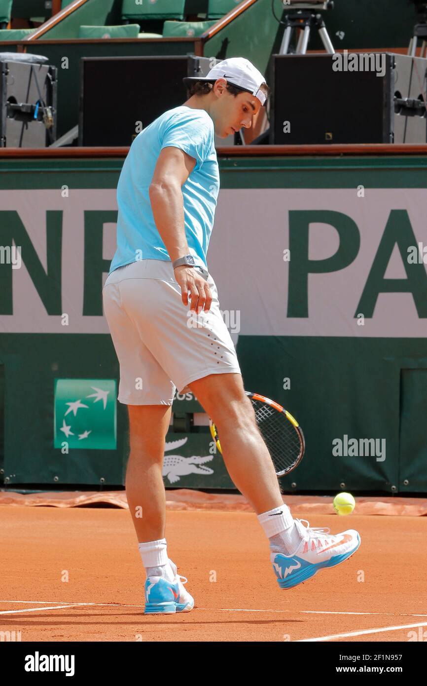 Rafael Nadal en la práctica durante el Abierto de Tenis Francés en el  estadio Roland Garros