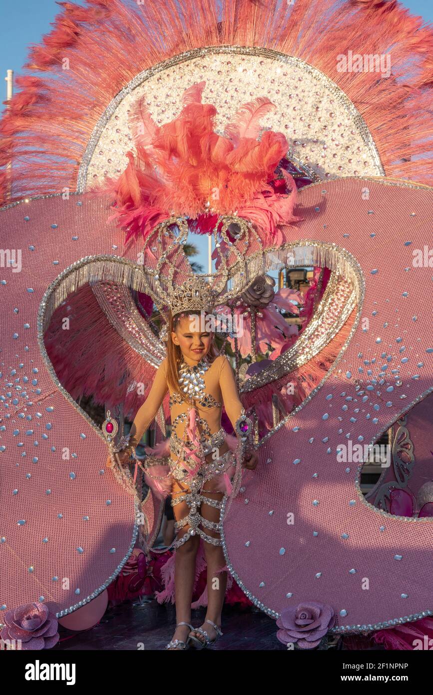 Reina del carnaval infantil fotografías e imágenes de alta resolución -  Alamy