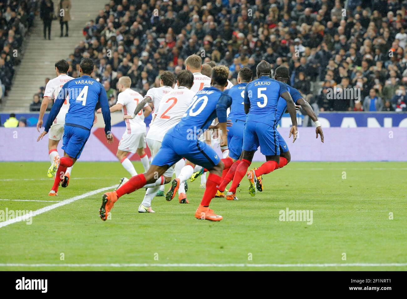 Kingsley Coman (Bayern de Munich) (FRA), Oleg Kuzmin (Rubin Kazan) (RUS), Aleksei Berezutski (CSKA Moscú) (RUS), Raphael Varane (Real Madrid) (FRA), Mamadou Sakho (Liverpool FC) (FRA), Dimitri Payet (West Ham FC) (FRA), Olivier Giroud (Arsenal) (FRA) durante el partido de fútbol internacional 2016 entre Francia y Rusia el 29 de marzo de 2016 en Stade de France en Saint Denis, Francia - Foto Stephane Allaman / DPPI Foto de stock