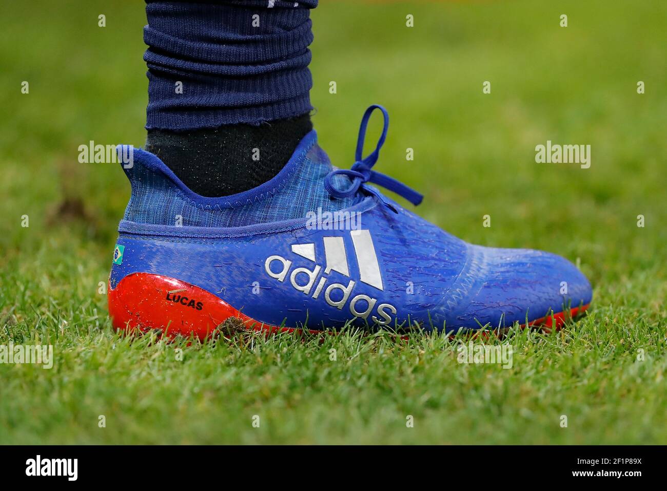 Ilustración de calzado adidas de Lucas Rodrigues Moura da Silva (psg)  durante la Liga de Campeones de la UEFA, Grupo A, partido de fútbol entre  Paris Saint Germain y Arsenal FC el