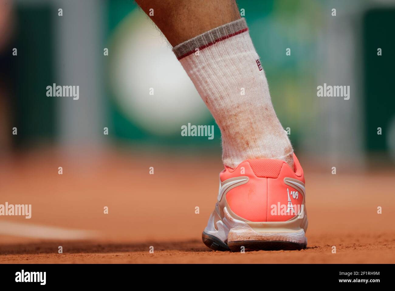 Zapatillas Nike de Roger FEDERER (sui) con Torre Eiffel 09 durante el  Roland-Garros 2019, Grand Slam Tennis Tournament, sorteo de hombres el 4 de  junio de 2019 en el estadio Roland-Garros de