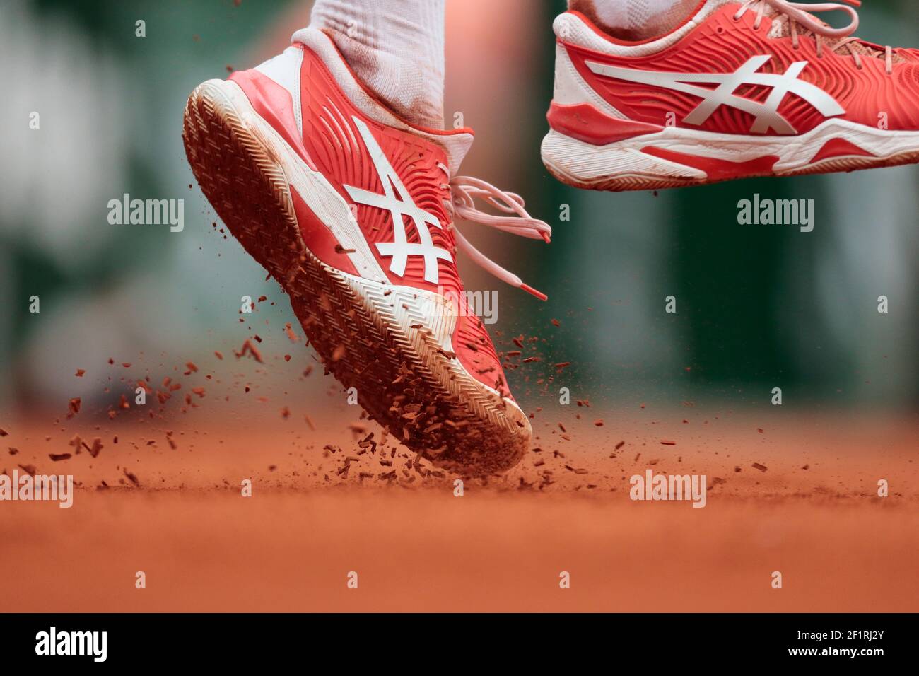 Zapatos de Novak DJOKOVIC (SRB) ilustración durante el Roland-Garros 2019,  Grand Slam Tennis Tournament, sorteo de hombres el 7 de junio de 2019 en el  estadio Roland-Garros en París, Francia - Foto